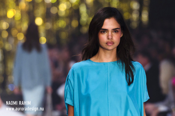 Samantha Harris in Bul on the Frankie magazine runway